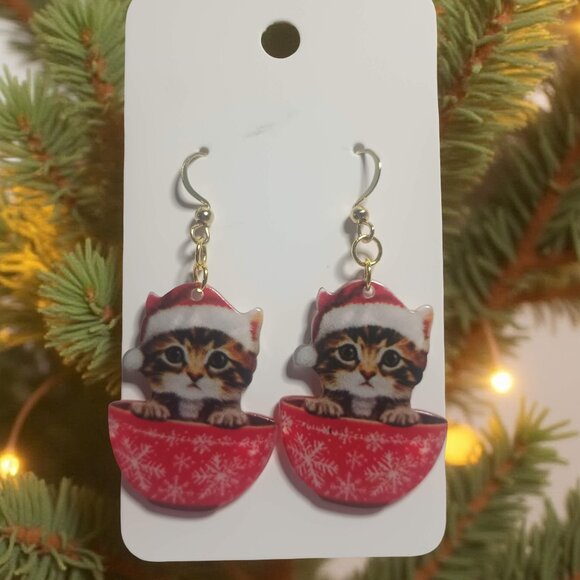 Kitty Cat in a Cup Christmas Earrings - Picture 1 of 4